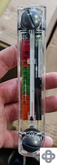 STAKLO NIVOKAZNO REZERVOARA ULJA